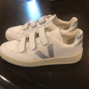 Veja V-lock Velcro shoes